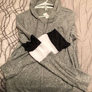 NWT sz large grey and black zip up
